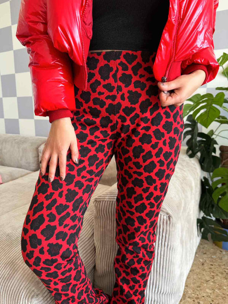 Pantalon rouge et noir