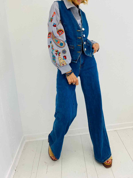 Chemise tout en broderies