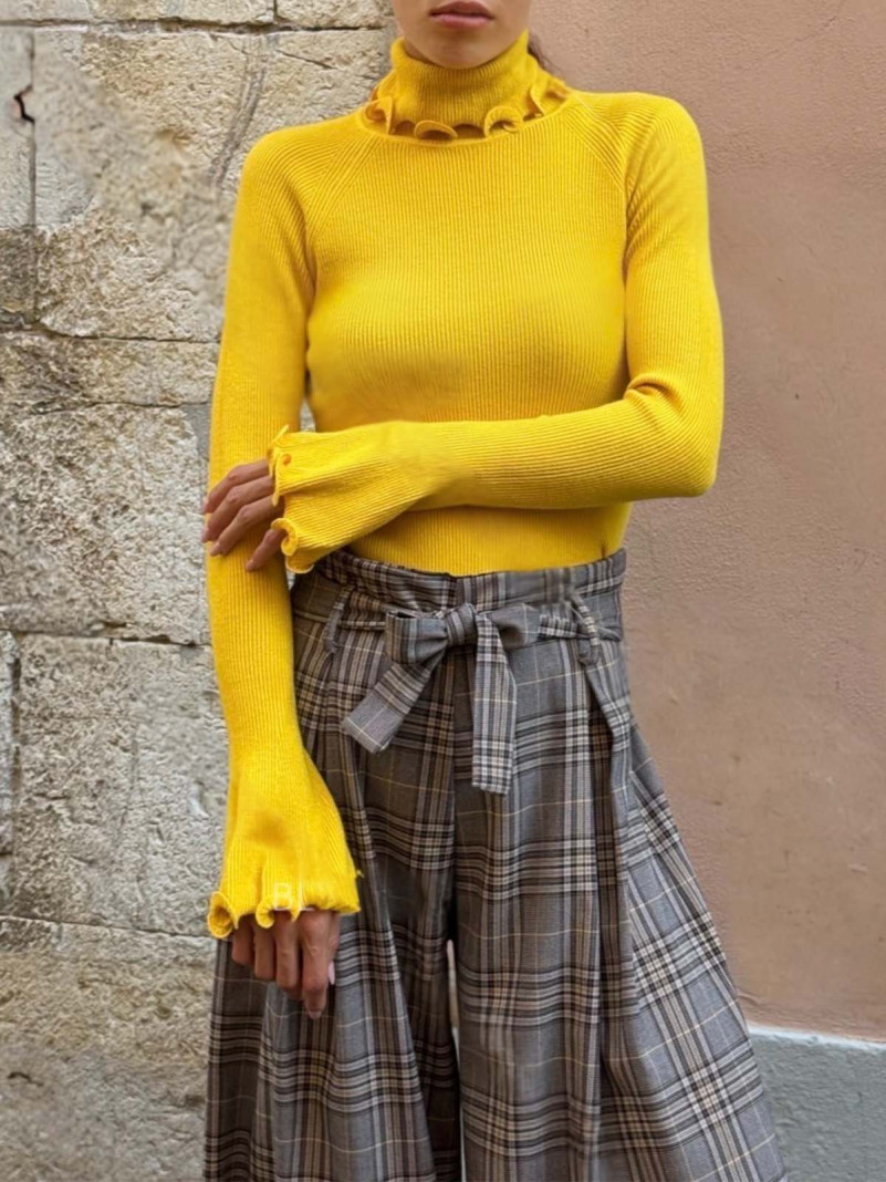 Pull noir ou jaune
