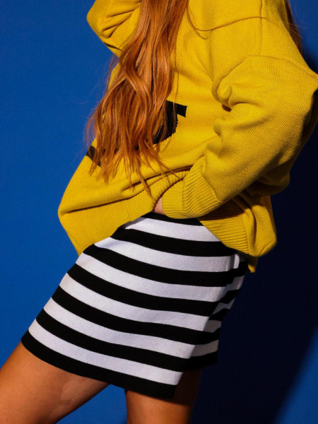 Short en maille à rayures monochromes