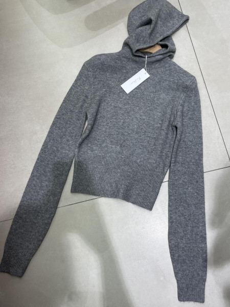 Pull à capuche gris ou noir
