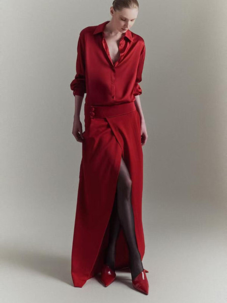 Jupe rouge ou marron