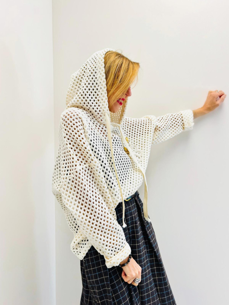 Pull résille capuche