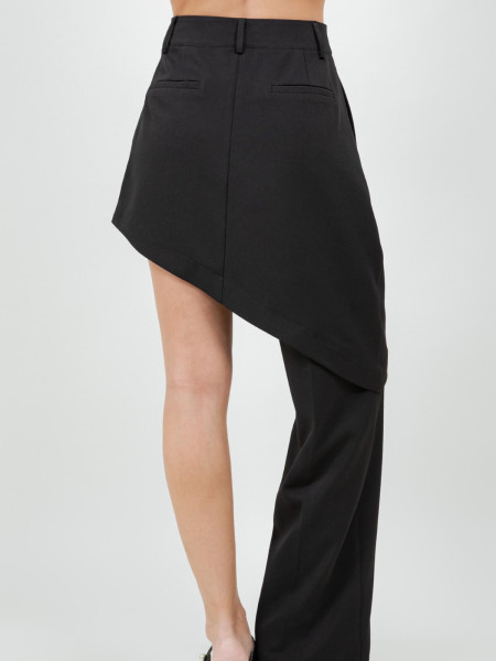 Pantalon à superposition jupe asymétrique sur une jambe