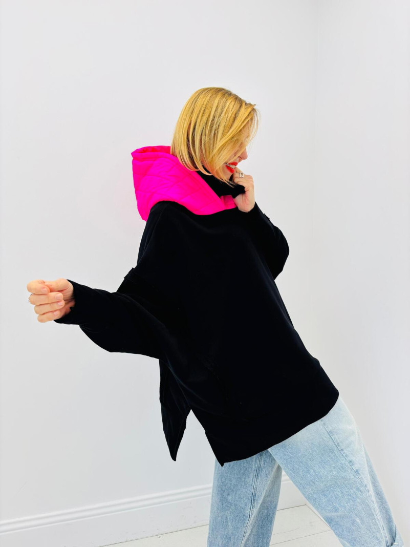 Sweat noir capuche rose