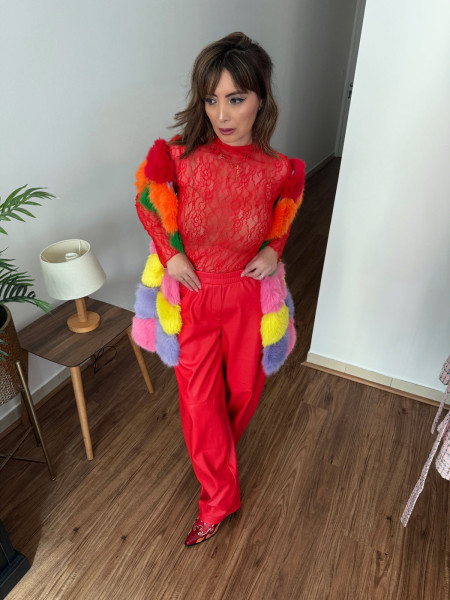 Top dentelle en rouge ou en jaune