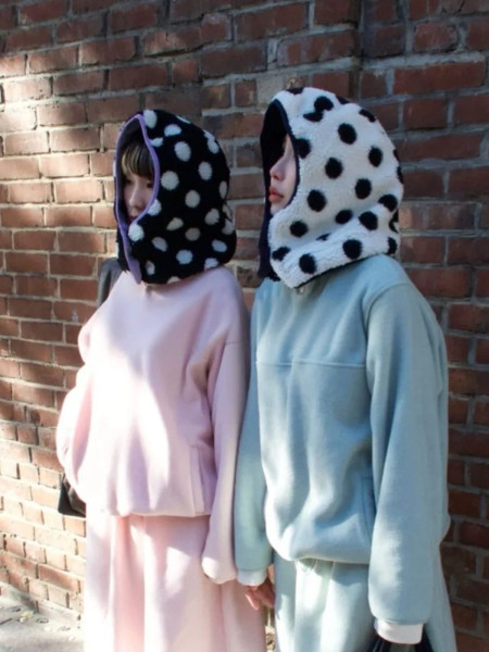 Cagoule à pois réversibles et déperlantes