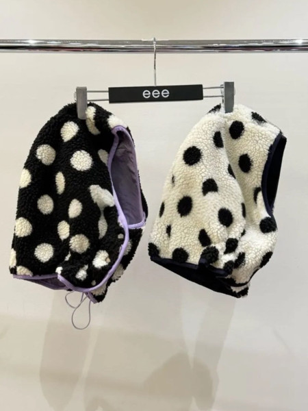 Cagoule à pois réversibles et déperlantes