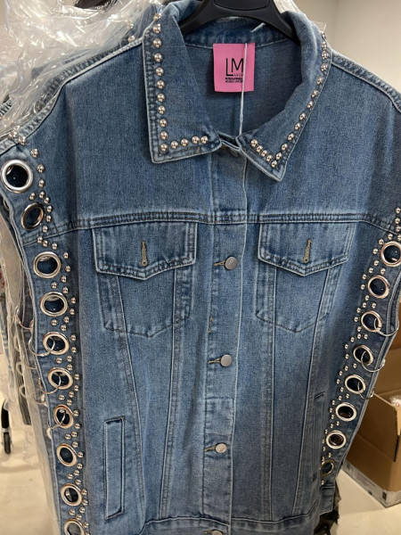 Veste en jean cloutées