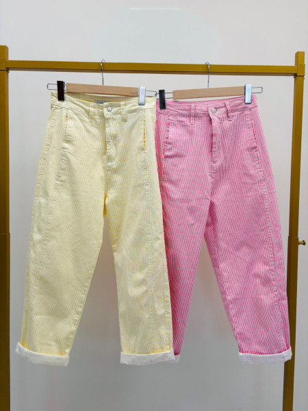 Pantalon Chino et ses Rayures Verticales