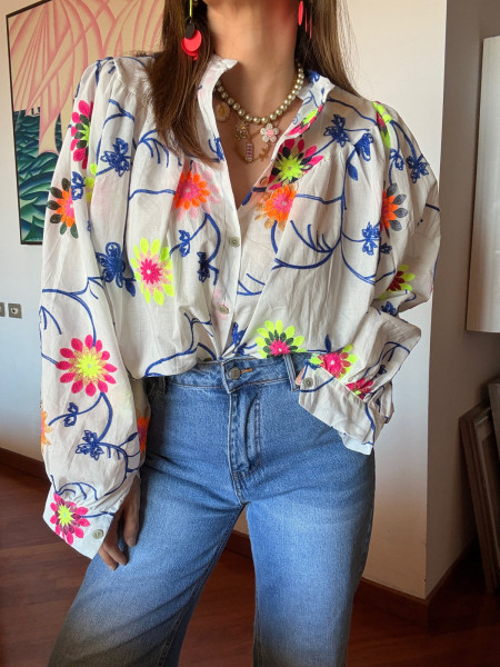 Chemise broderies et fluo