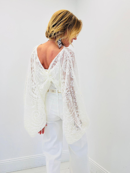 Top Blanc à Décolleté Dentelle et Nœud