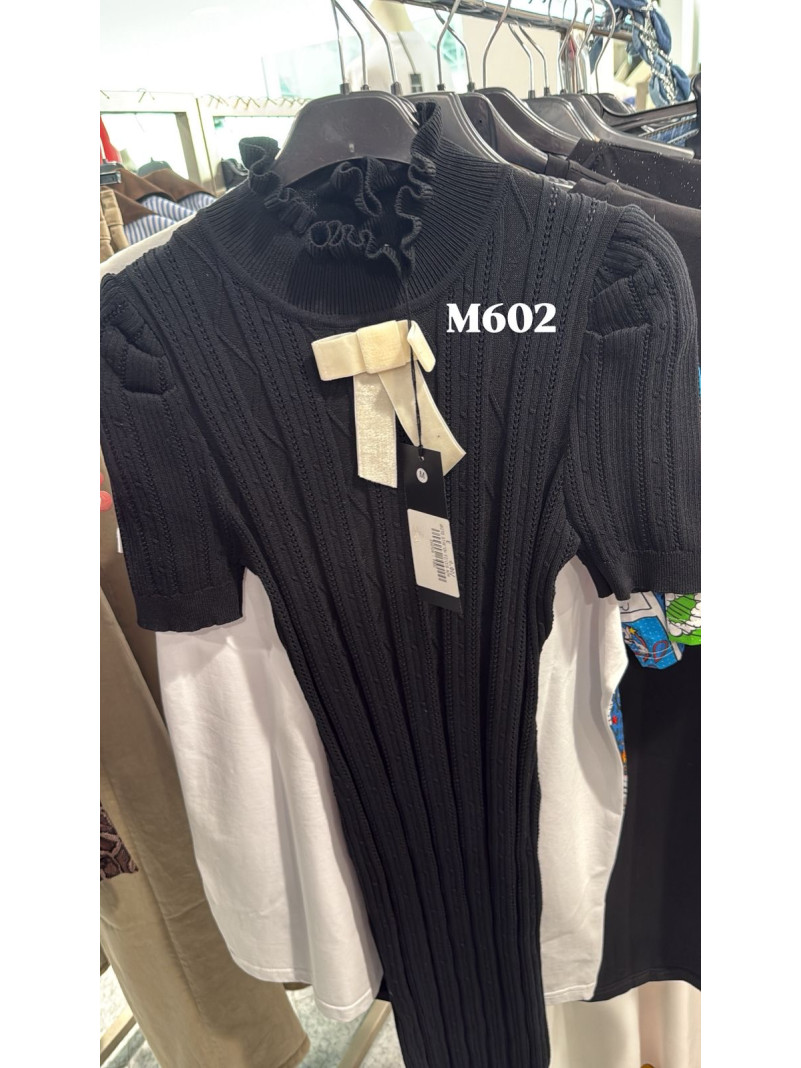 Robe Noire avec Détail Nœud...