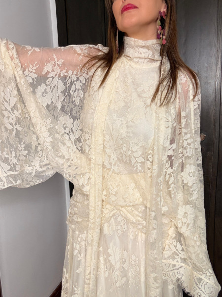 Robe longue en dentelle ivoire style bohème chic