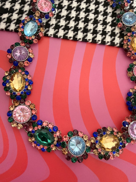 Collier Plastron Mosaïque Cristaux Multicolores – Esprit Haute Couture